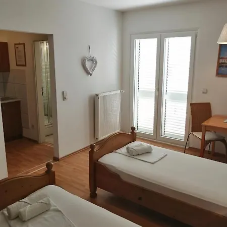 Broca Brodarica (Sibenik-Knin)